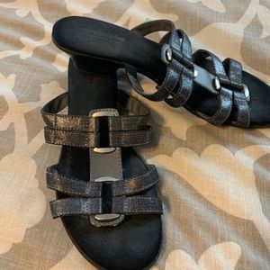 Gun metal gray/black sandals